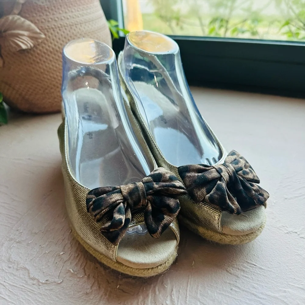 Lindsay Phillips Espadrille Wedge Gold Sandals leopard print bow Size 9